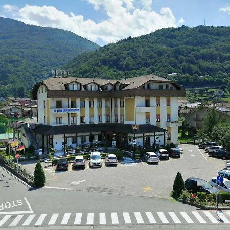 Hotel Rezia Valtellina 莫尔贝尼奥 外观 照片