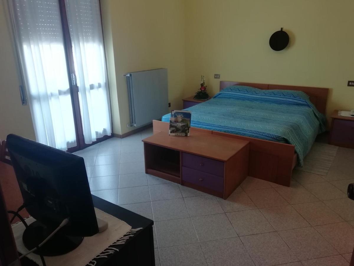 Hotel Rezia Valtellina 莫尔贝尼奥 外观 照片