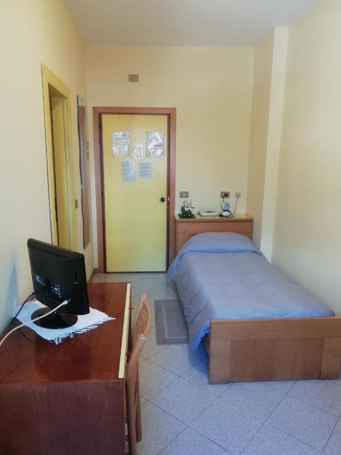 Hotel Rezia Valtellina 莫尔贝尼奥 外观 照片