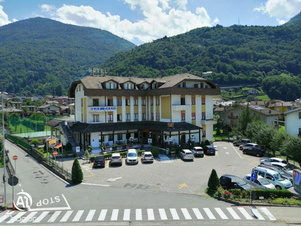 Hotel Rezia Valtellina 莫尔贝尼奥 外观 照片